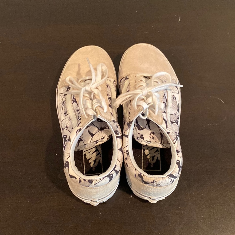Womens vans tennis shoes, gently used.